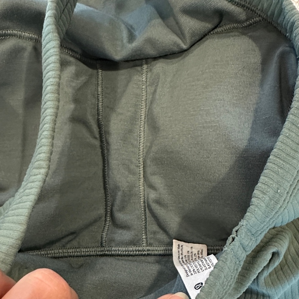 Final price - Lululemon- Green Ribbed Crop Top size 4 - Picture 5 of 7